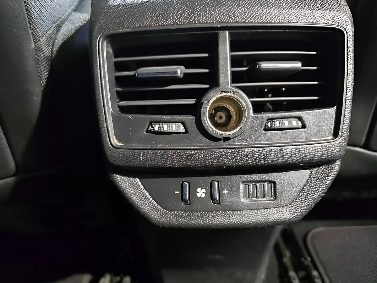 Used 2020 Peugeot 5008 GT Line Grey - Interior and Exterior details 17