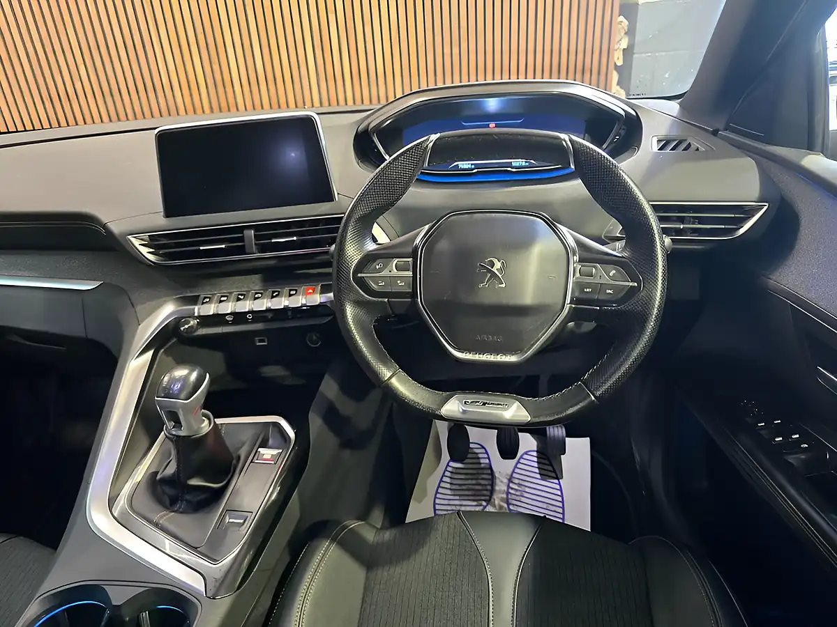 Used 2020 Peugeot 5008 GT Line Grey - Interior and Exterior details 9