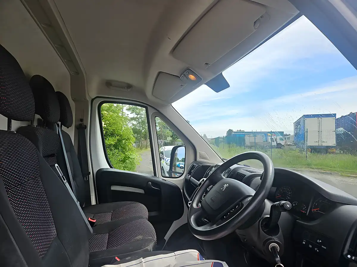Used 2020 Peugeot Boxer 335 Pro White - Interior and Exterior details 12