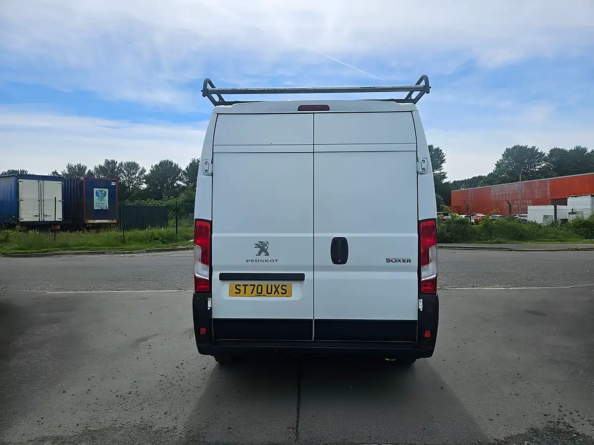 Used 2020 Peugeot Boxer 335 Pro White - Interior and Exterior details 7