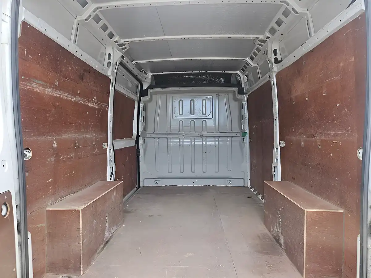 Used 2020 Peugeot Boxer 335 Pro White - Interior and Exterior details 9