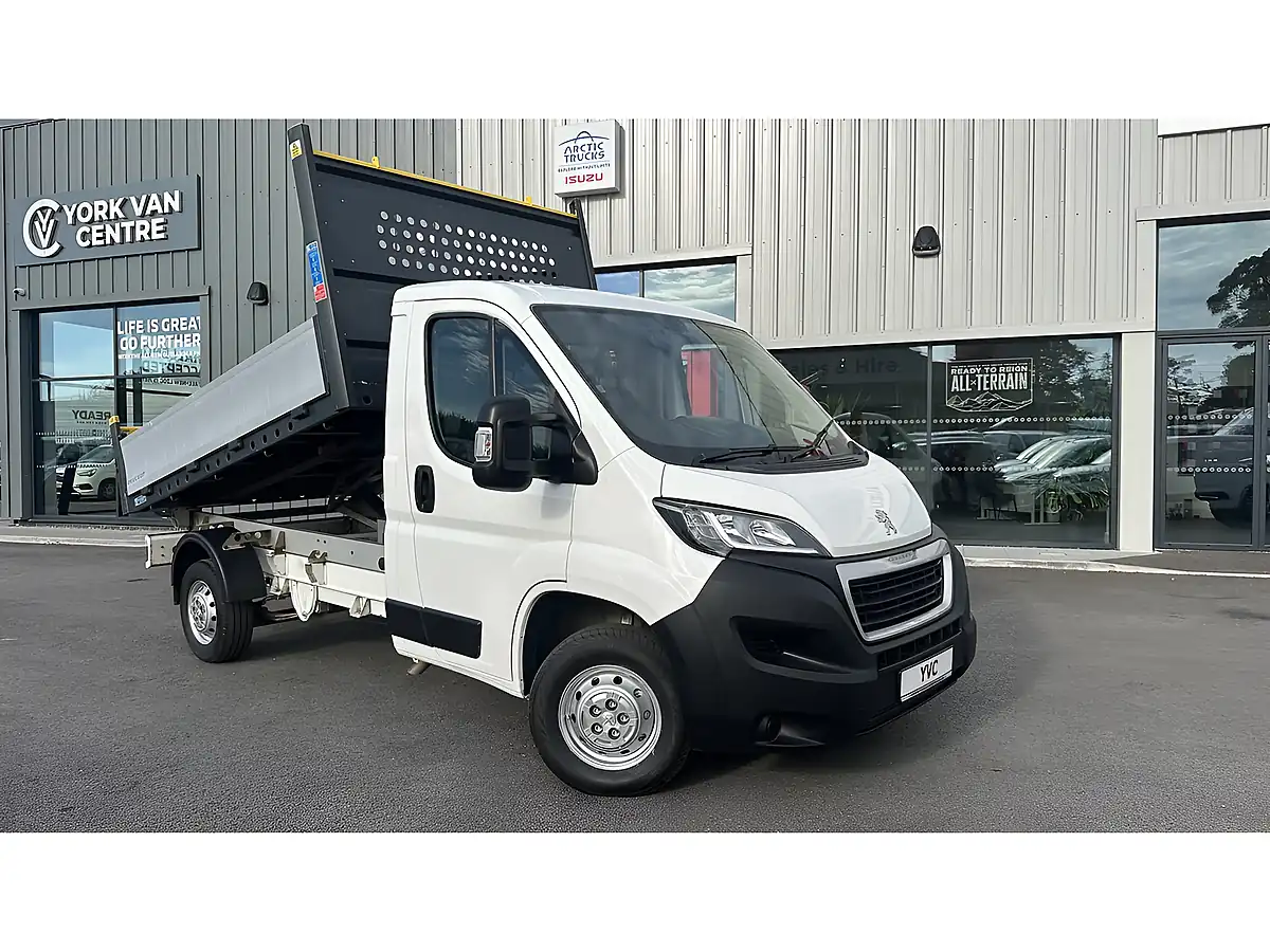 Used 2020 Peugeot Boxer Chassis Cab White - Front View