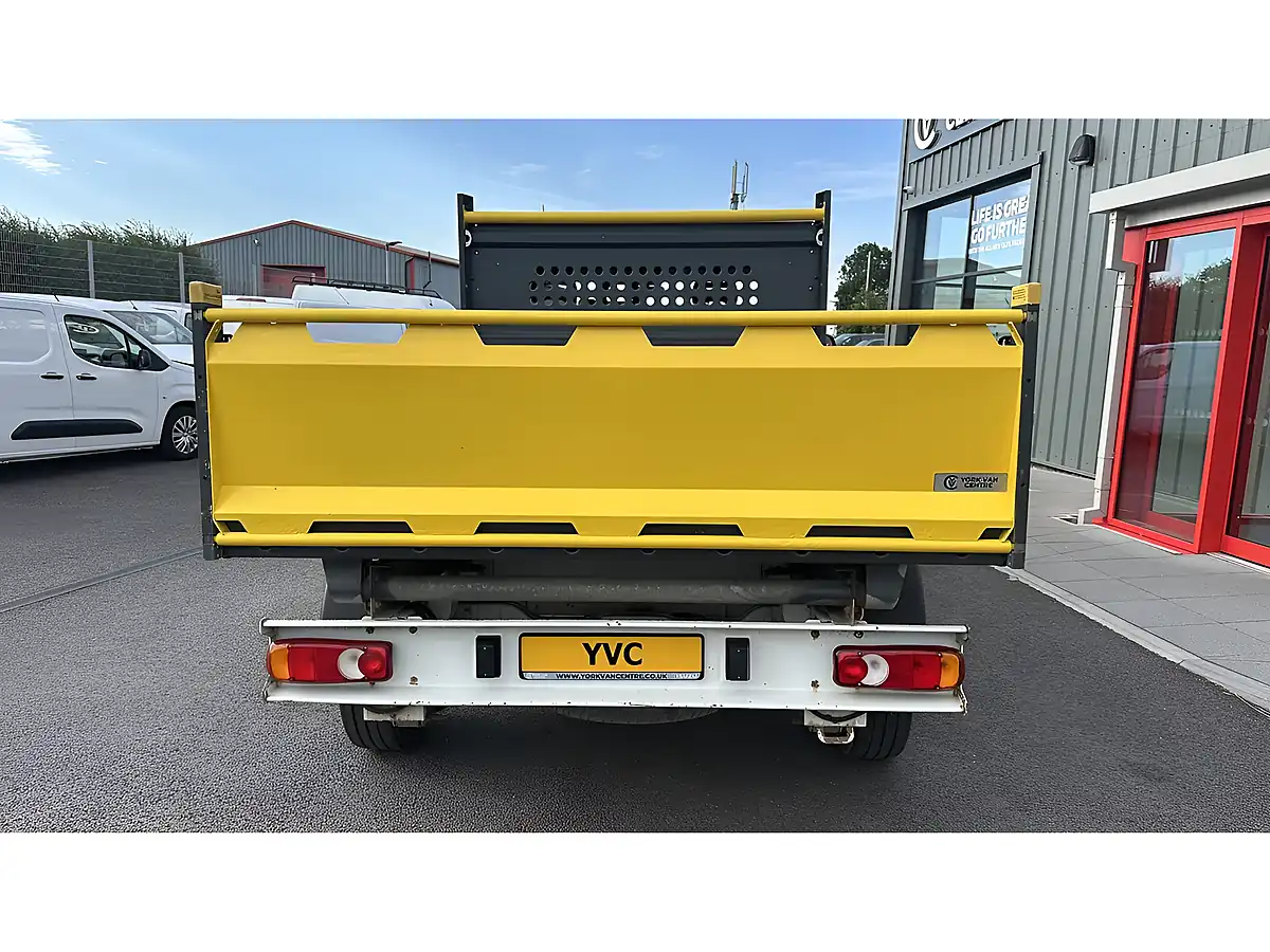 Used 2020 Peugeot Boxer Chassis Cab White - Interior and Exterior details 11