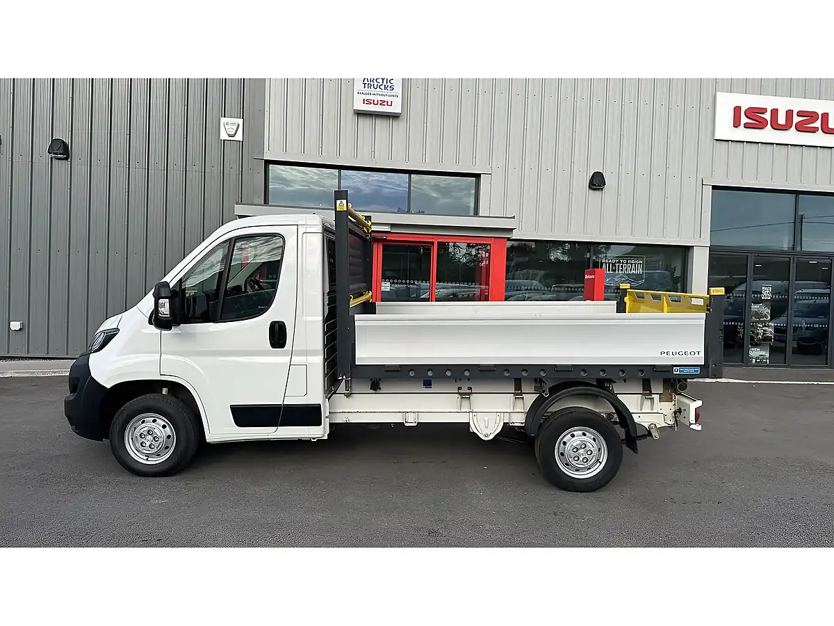 Used 2020 Peugeot Boxer Chassis Cab White - Interior and Exterior details 12
