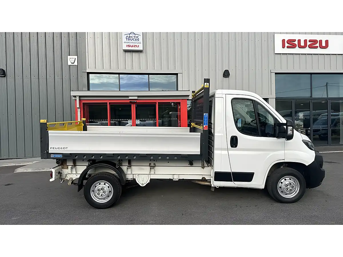 Used 2020 Peugeot Boxer Chassis Cab White - Interior and Exterior details 2