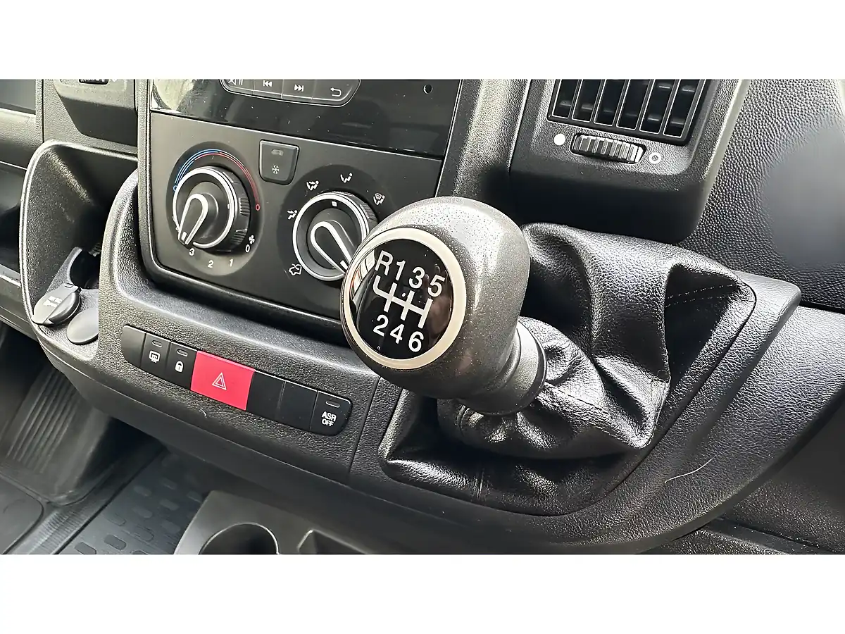 Used 2020 Peugeot Boxer Chassis Cab White - Interior and Exterior details 6