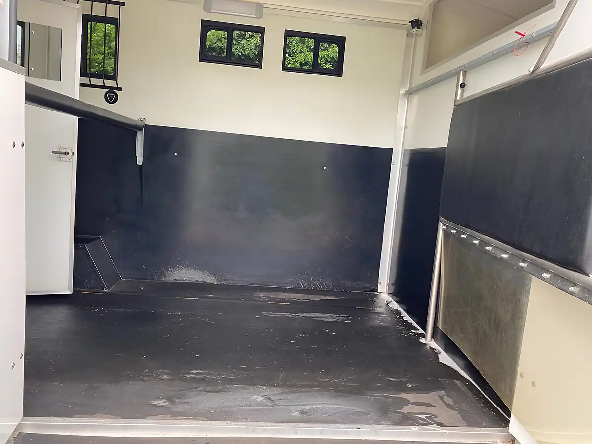 Used 2020 Peugeot Boxer Platform Cab Grey - Interior and Exterior details 16