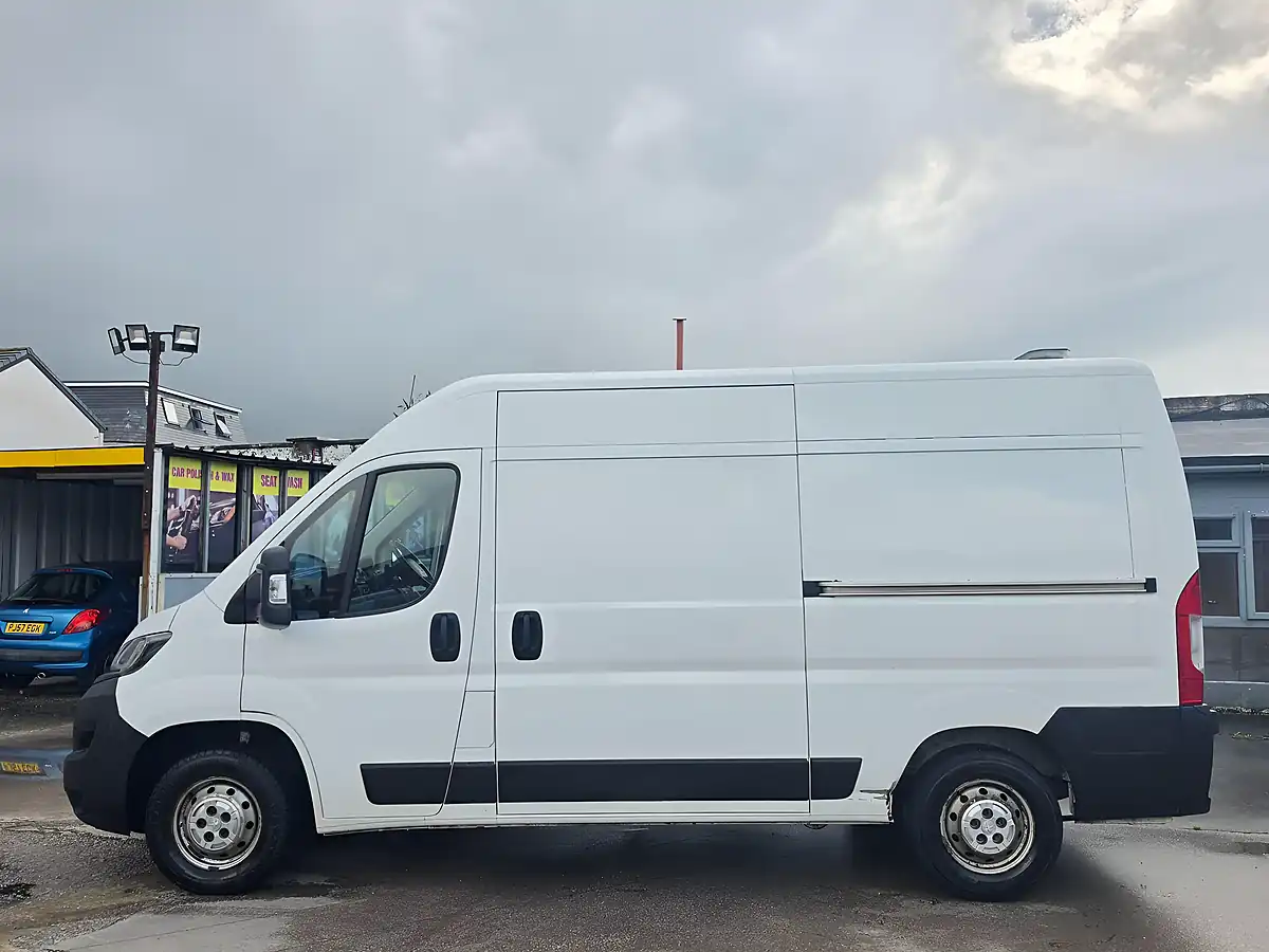 Used 2020 Peugeot Boxer Professional L2 H2 White - Interior and Exterior details 4