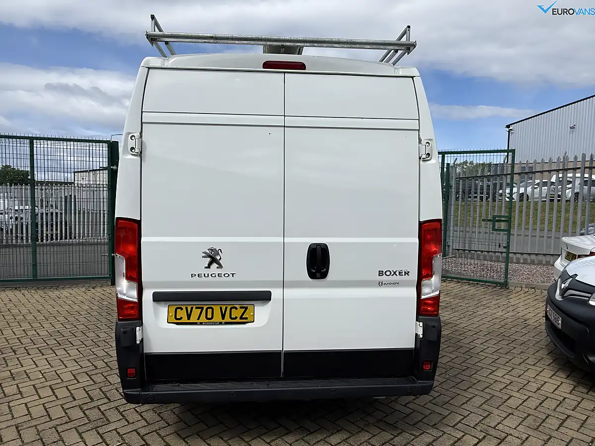 Used 2020 Peugeot Boxer Professional White - Interior and Exterior details 3