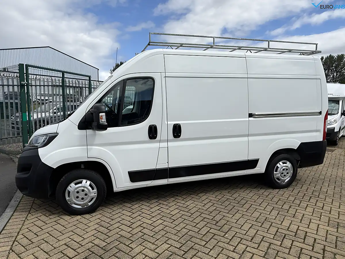 Used 2020 Peugeot Boxer Professional White - Interior and Exterior details 4