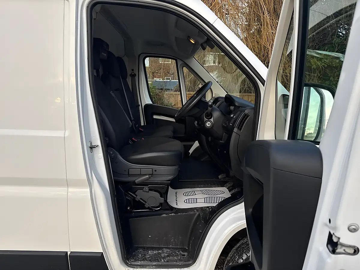Used 2020 Peugeot Boxer Professional White - Interior and Exterior details 10