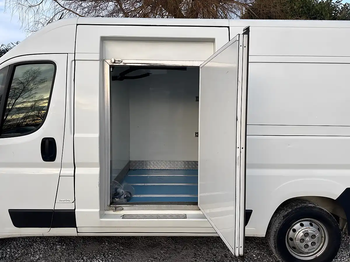 Used 2020 Peugeot Boxer Professional White - Interior and Exterior details 11