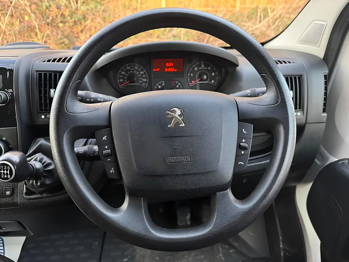 Used 2020 Peugeot Boxer Professional White - Interior and Exterior details 12
