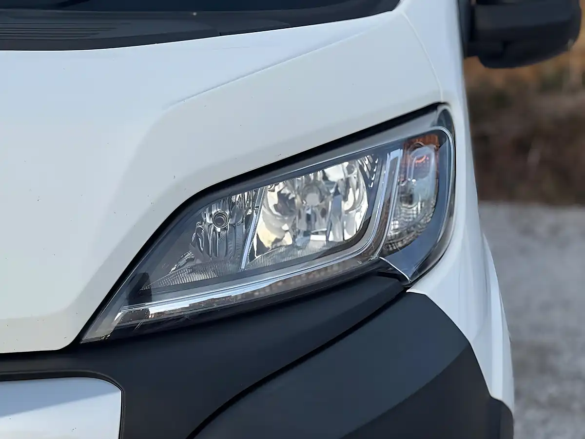 Used 2020 Peugeot Boxer Professional White - Interior and Exterior details 18