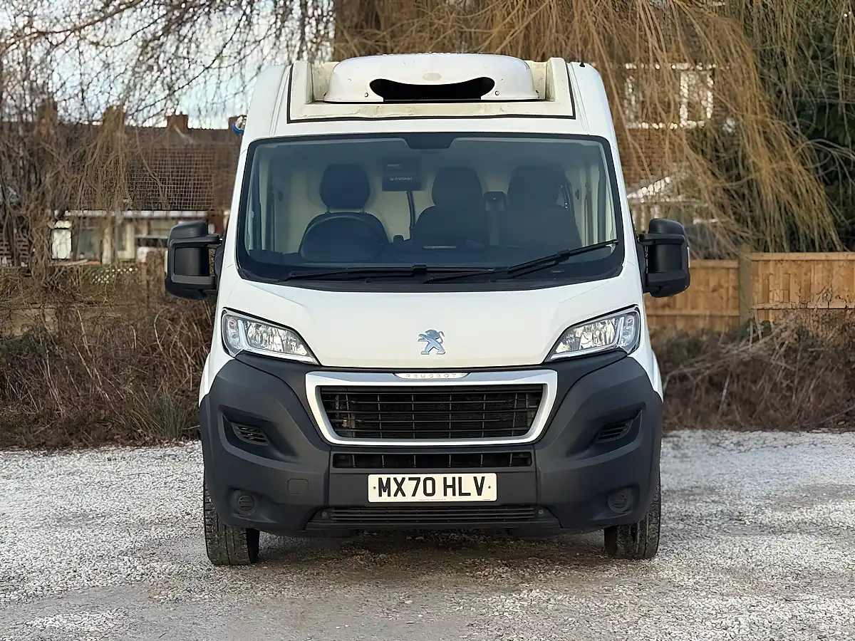 Used 2020 Peugeot Boxer Professional White - Interior and Exterior details 5