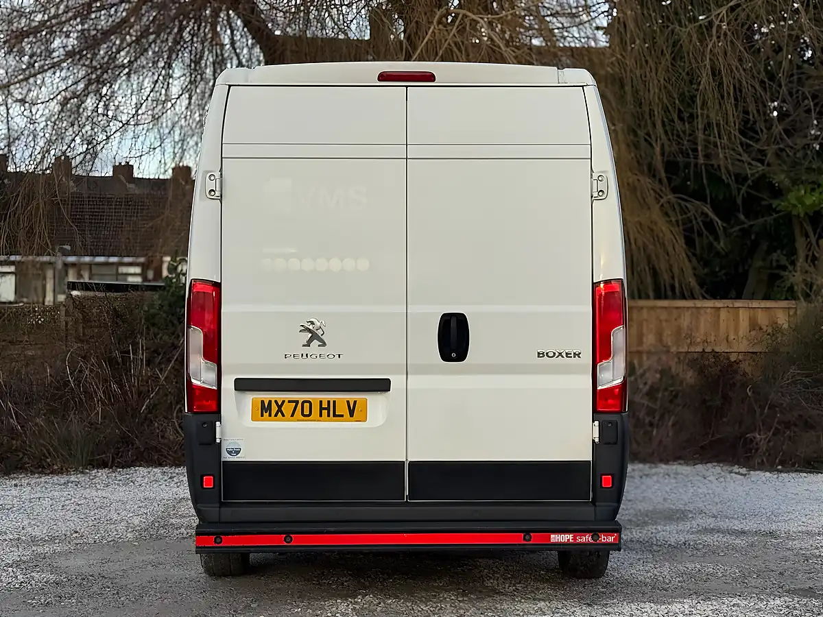 Used 2020 Peugeot Boxer Professional White - Interior and Exterior details 9
