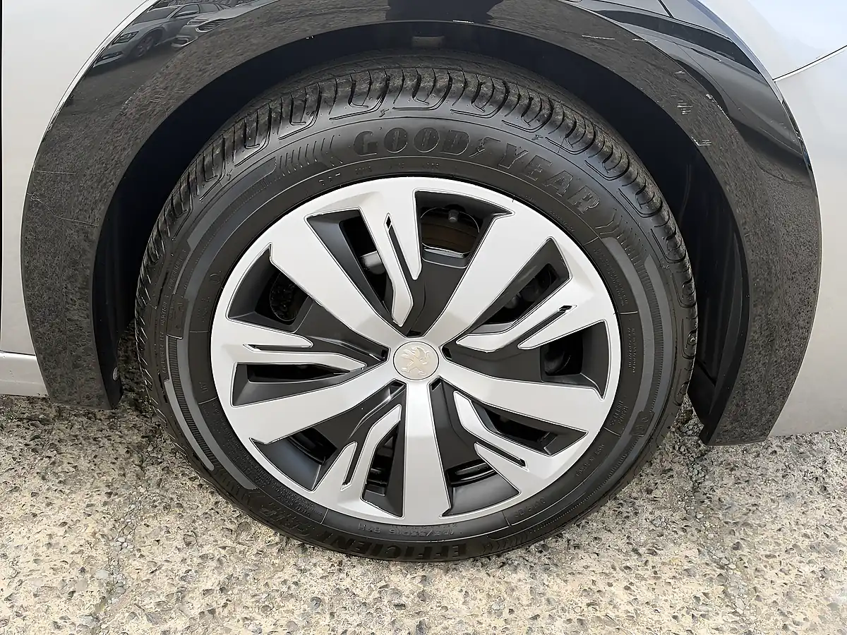 Used 2020 Peugeot E-208 Active Grey Metallic - Interior and Exterior details 18