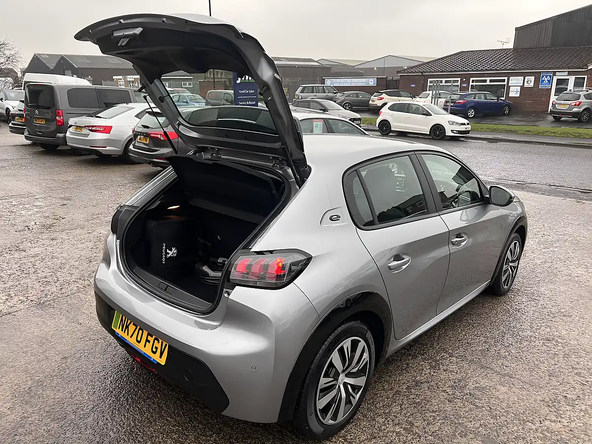 Used 2020 Peugeot E-208 Active Premium Artense Grey Metallic - Interior and Exterior details 19