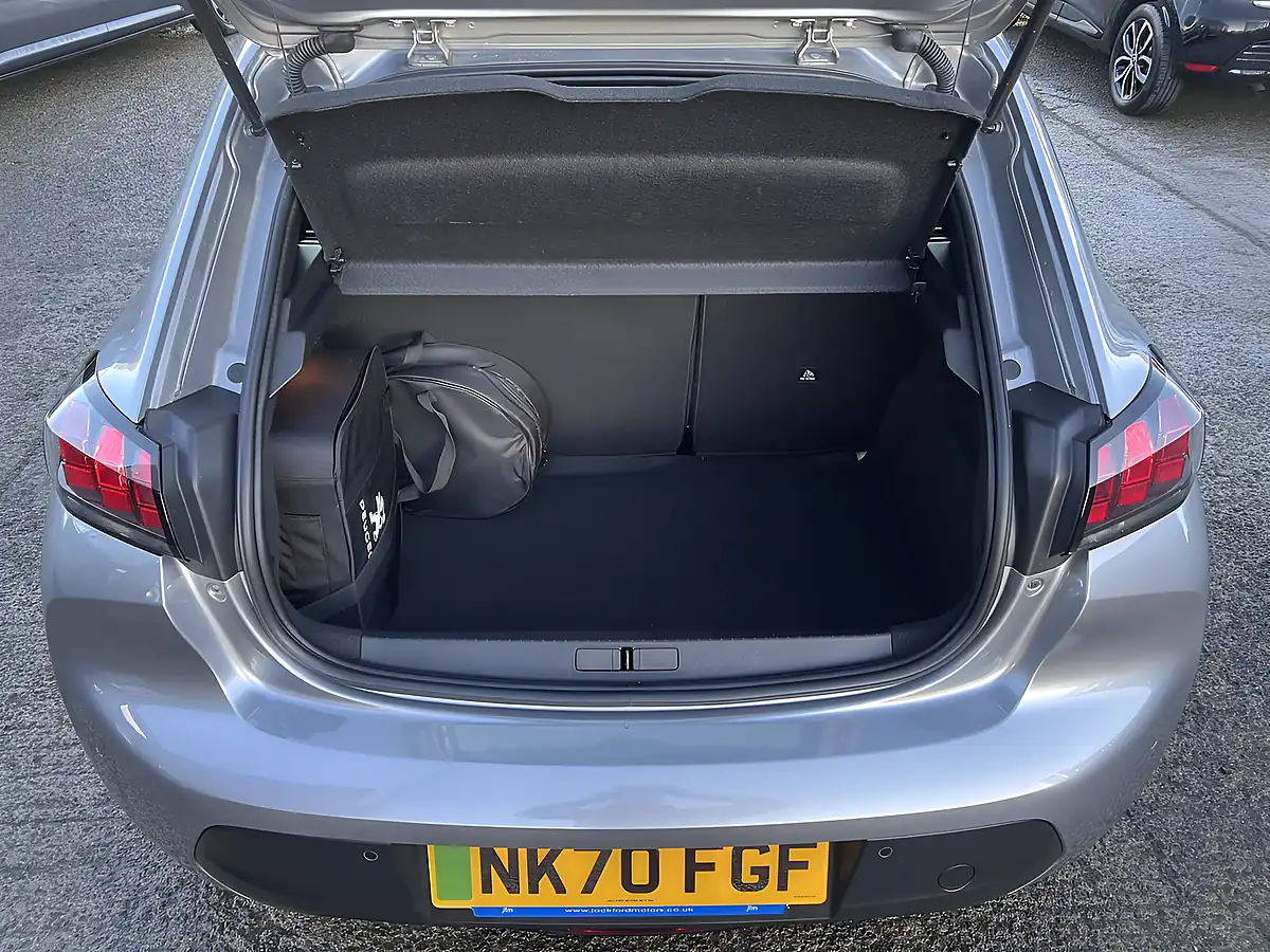 Used 2020 Peugeot E-208 Active Premium Artense Grey Metallic - Interior and Exterior details 20