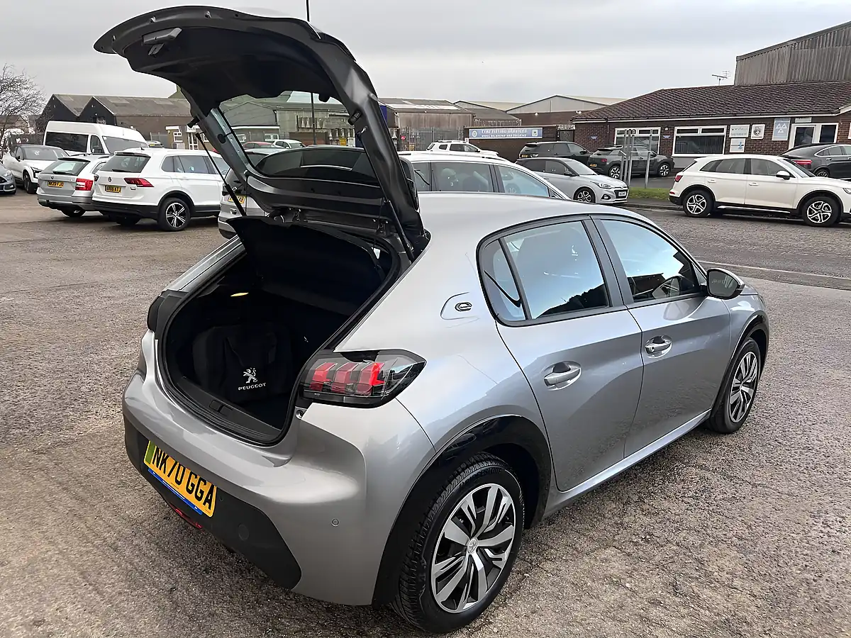 Used 2020 Peugeot E-208 Active Premium Artense Grey Metallic - Interior and Exterior details 18
