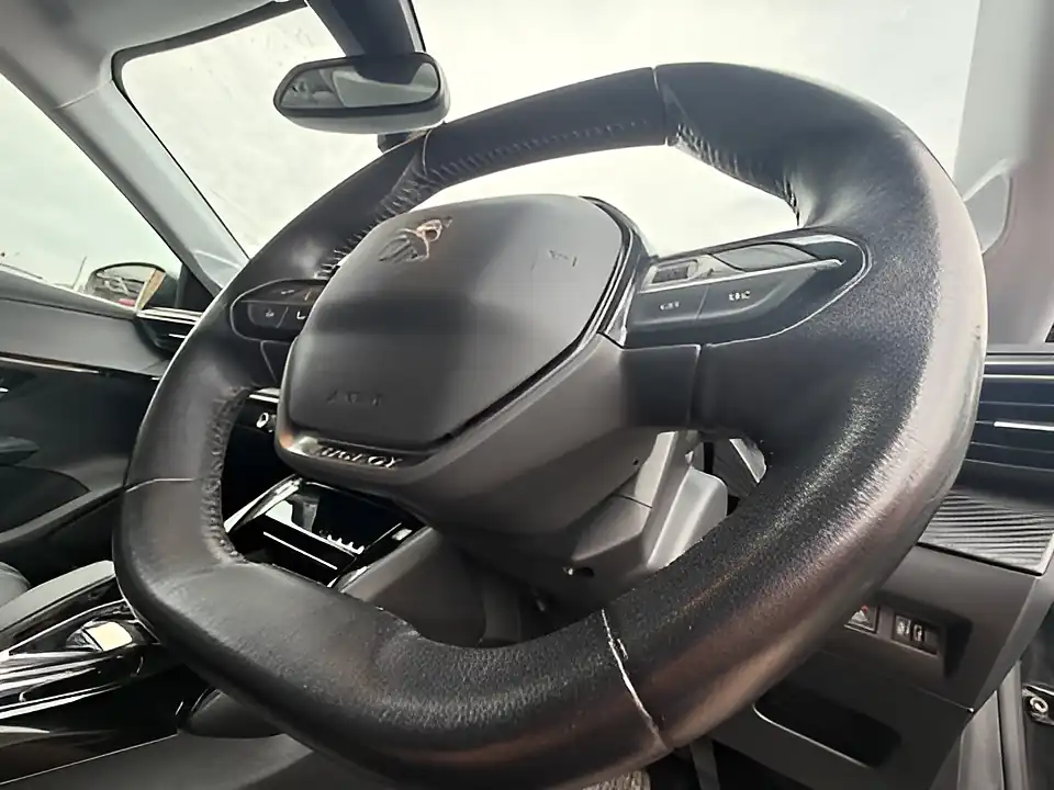 Used 2020 Peugeot e-208 Allure Black - Interior and Exterior details 12