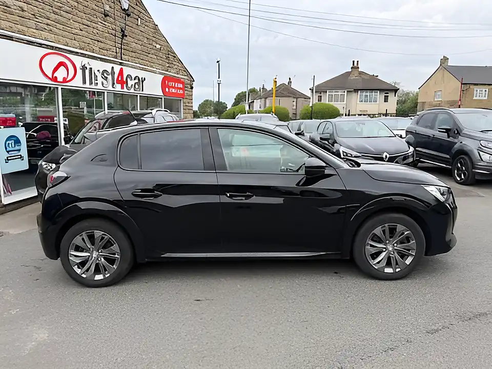 Used 2020 Peugeot e-208 Allure Black - Interior and Exterior details 6