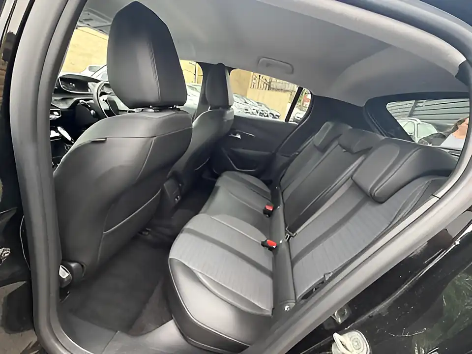 Used 2020 Peugeot e-208 Allure Black - Interior and Exterior details 9