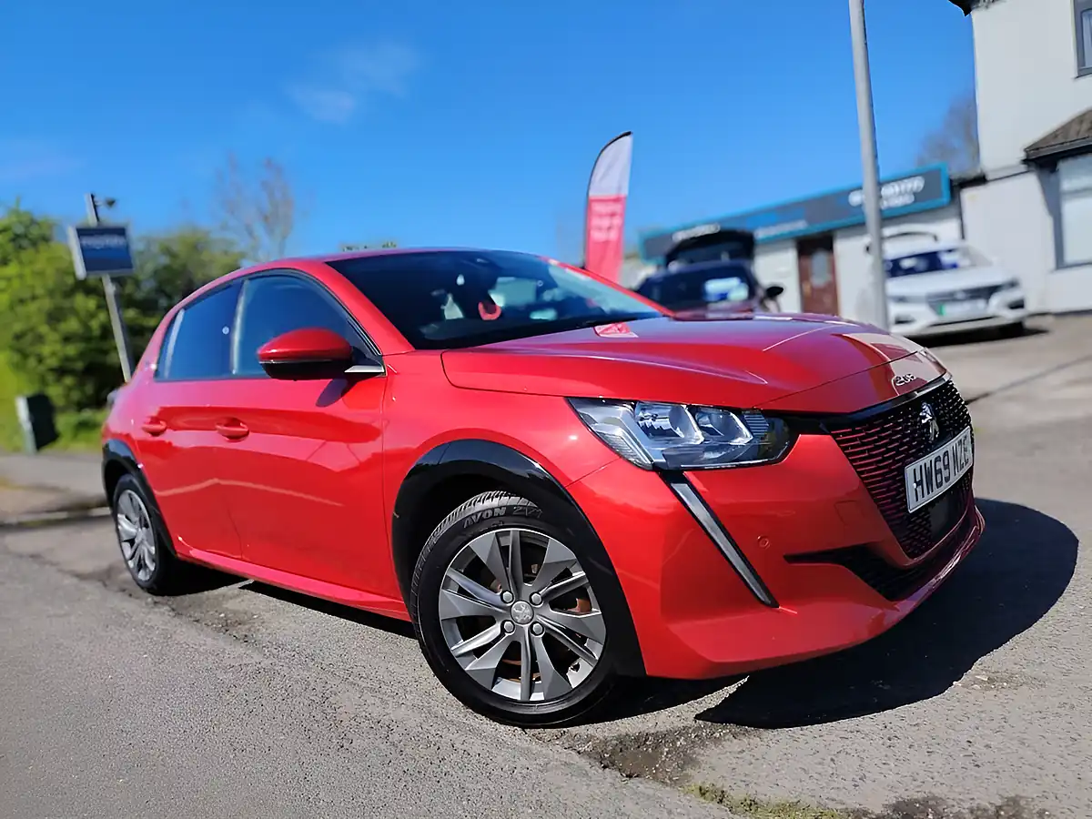 Used 2020 Peugeot E-208 Allure Red - Front View