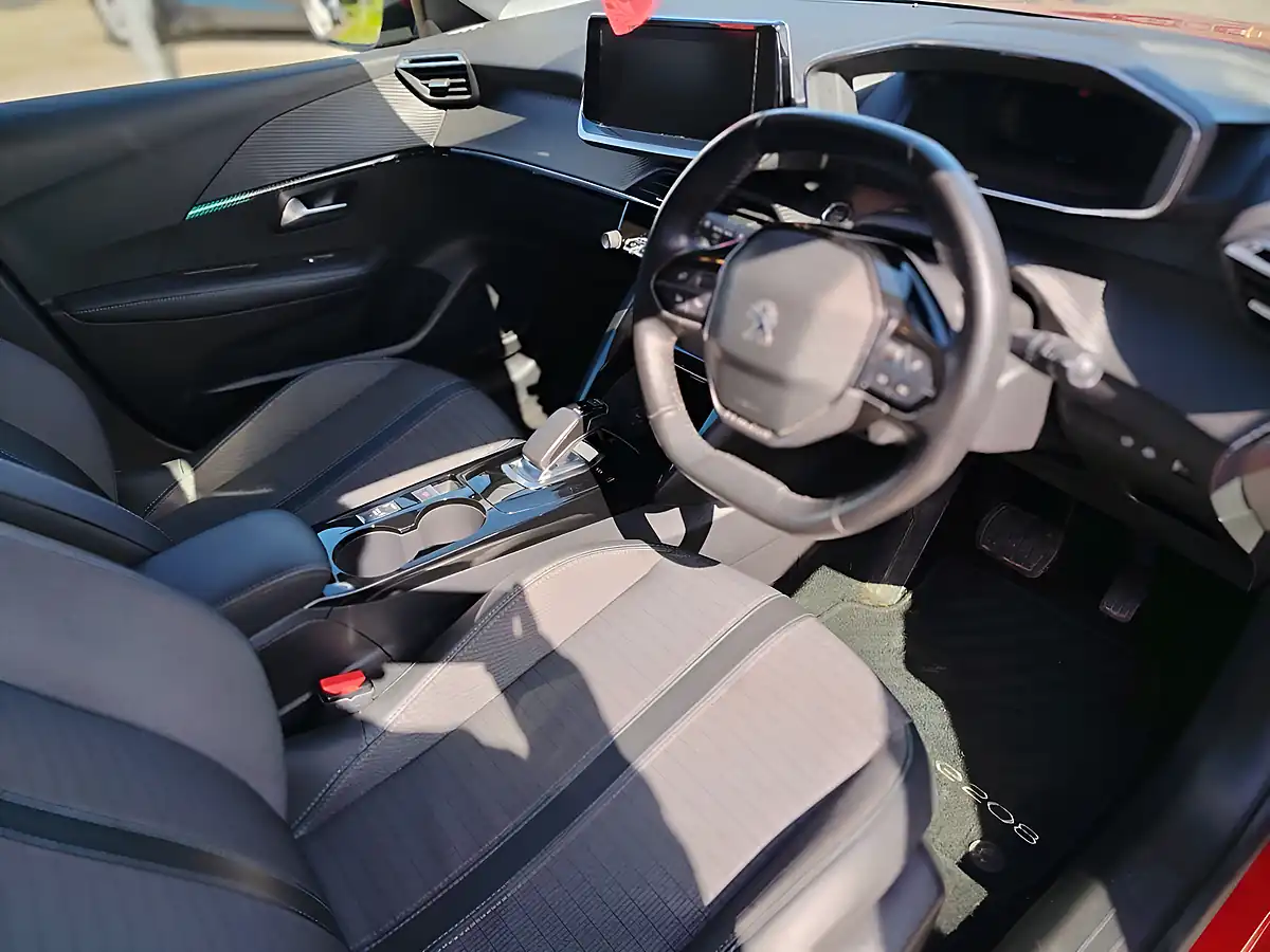 Used 2020 Peugeot E-208 Allure Red - Interior and Exterior details 10