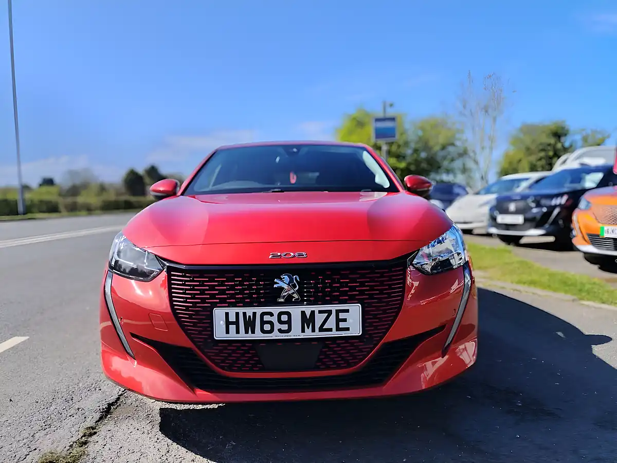 Used 2020 Peugeot E-208 Allure Red - Interior and Exterior details 3