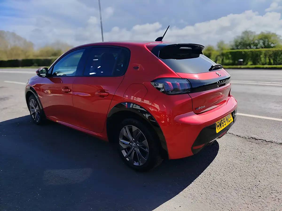 Used 2020 Peugeot E-208 Allure Red - Interior and Exterior details 5