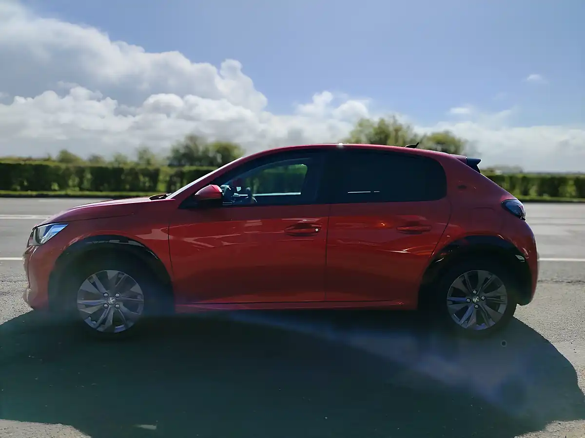Used 2020 Peugeot E-208 Allure Red - Interior and Exterior details 9