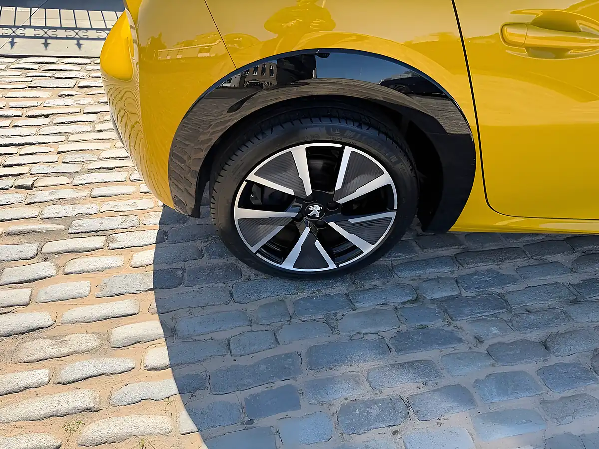 Used 2020 Peugeot E-208 GT Line Yellow - Interior and Exterior details 16