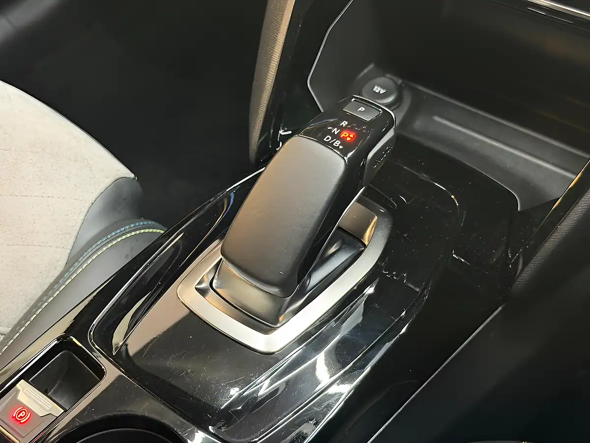 Used 2020 Peugeot E-208 GT Red - Interior and Exterior details 10