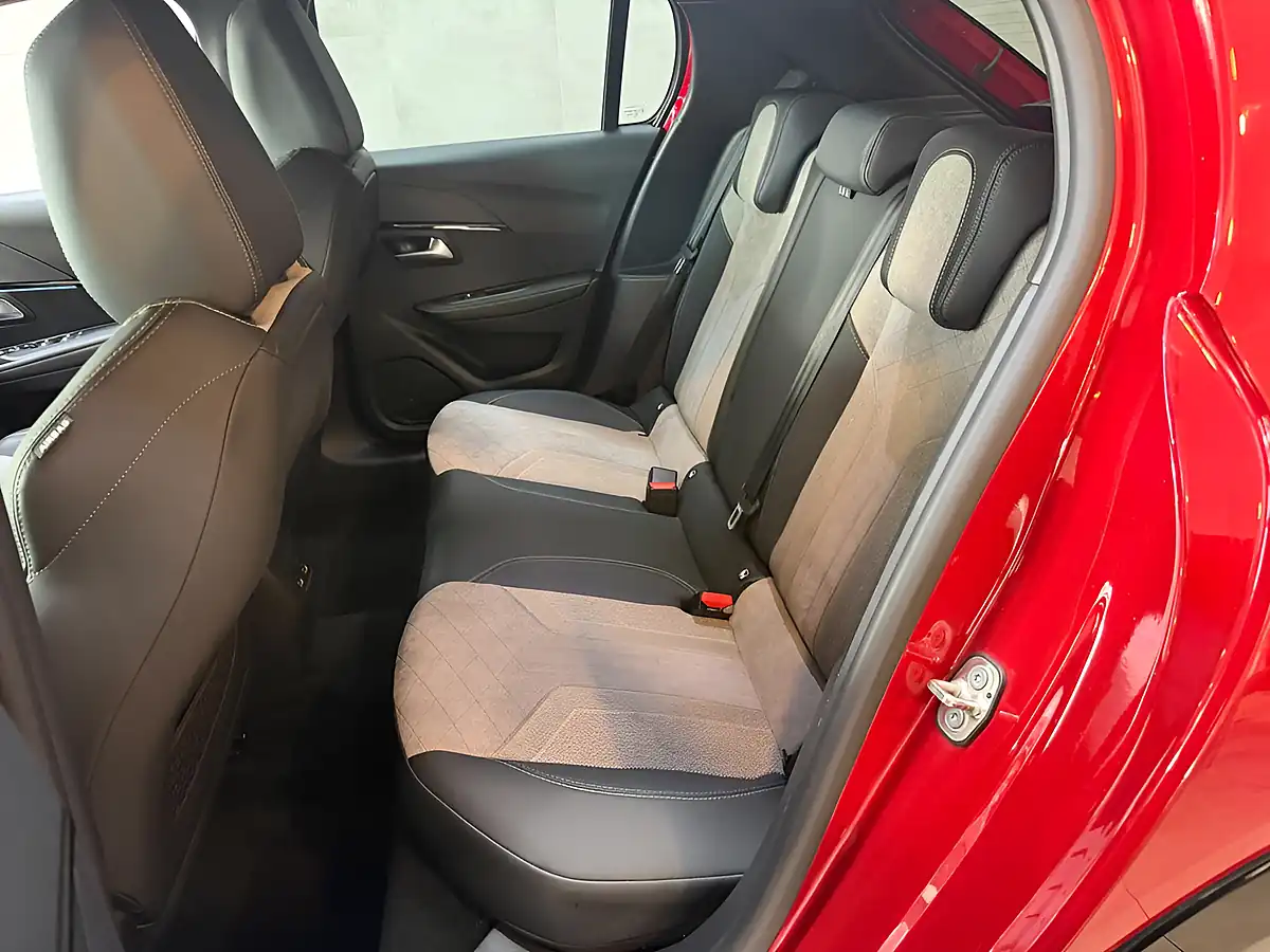 Used 2020 Peugeot E-208 GT Red - Interior and Exterior details 11