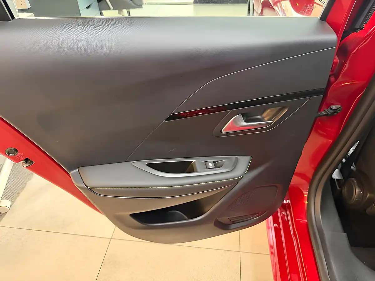 Used 2020 Peugeot E-208 GT Red - Interior and Exterior details 13