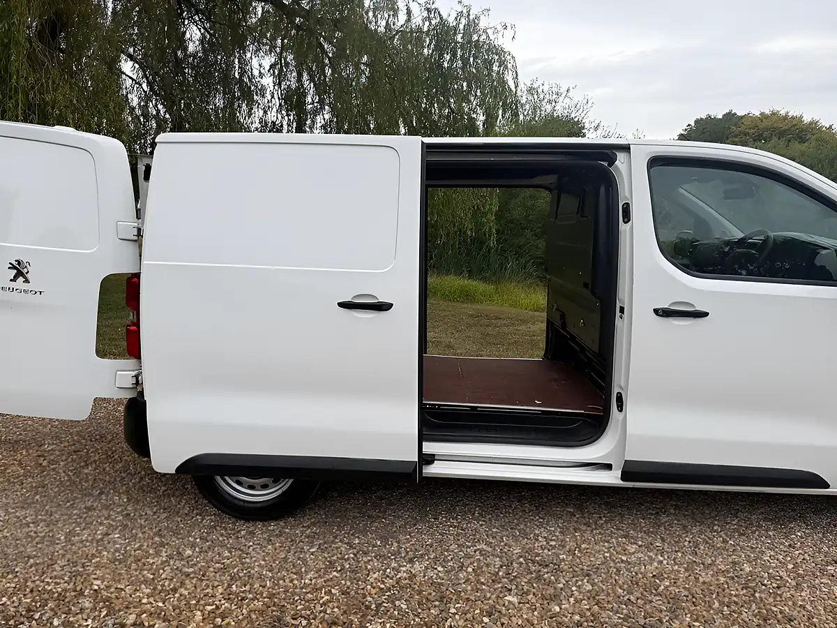 Used 2020 Peugeot Expert Professional Standard White - Interior and Exterior details 17