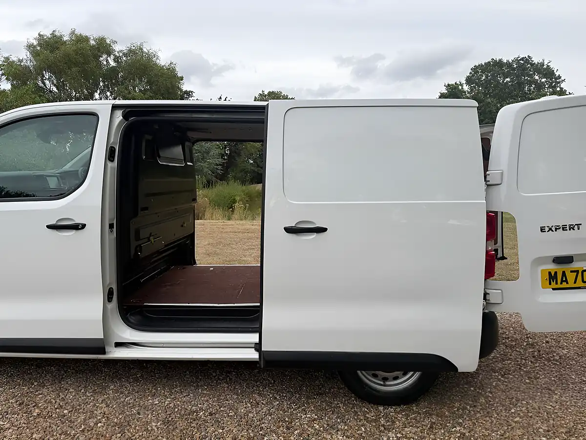 Used 2020 Peugeot Expert Professional Standard White - Interior and Exterior details 18
