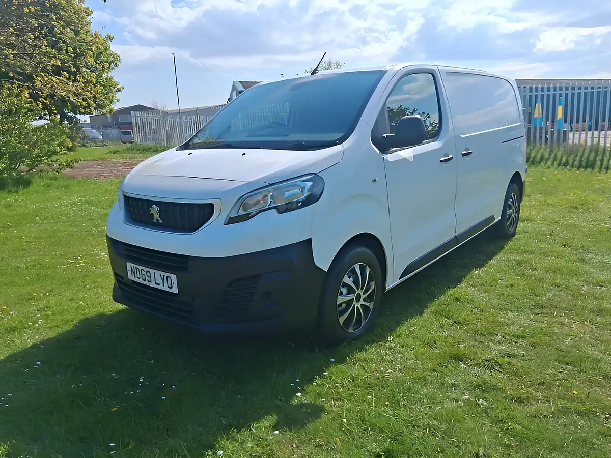Used 2020 Peugeot Expert Professional Standard White - Front View