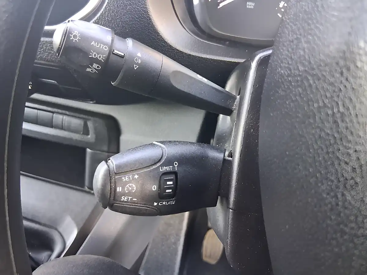 Used 2020 Peugeot Expert Professional Standard White - Interior and Exterior details 18