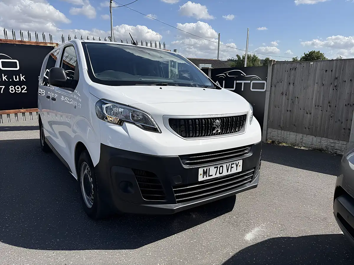 Used 2020 Peugeot Expert Professional White - Front View