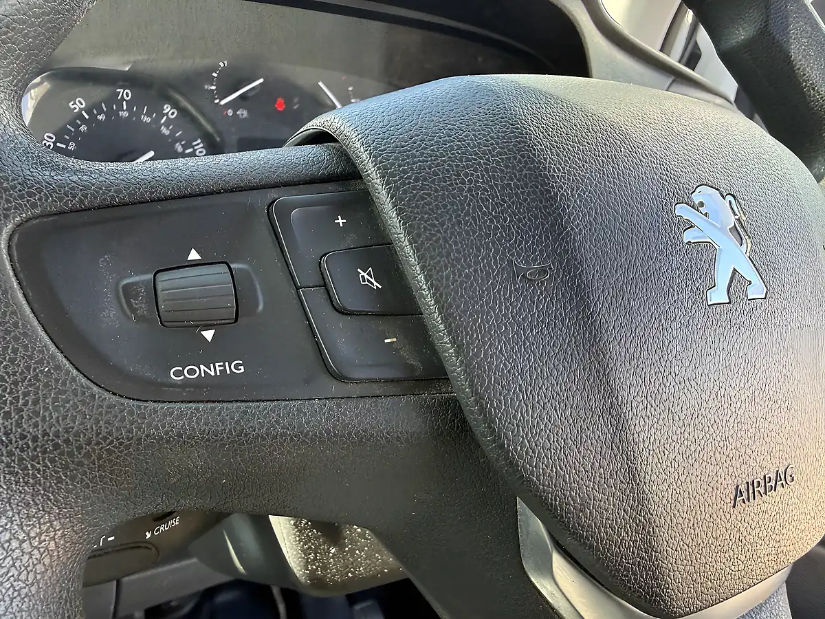 Used 2020 Peugeot Expert Professional White - Interior and Exterior details 14