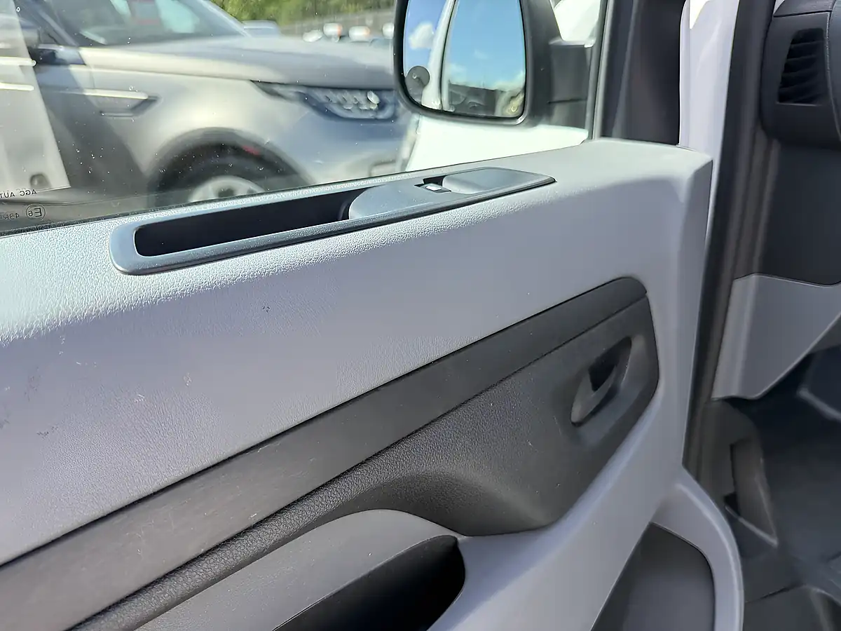 Used 2020 Peugeot Expert Professional White - Interior and Exterior details 18