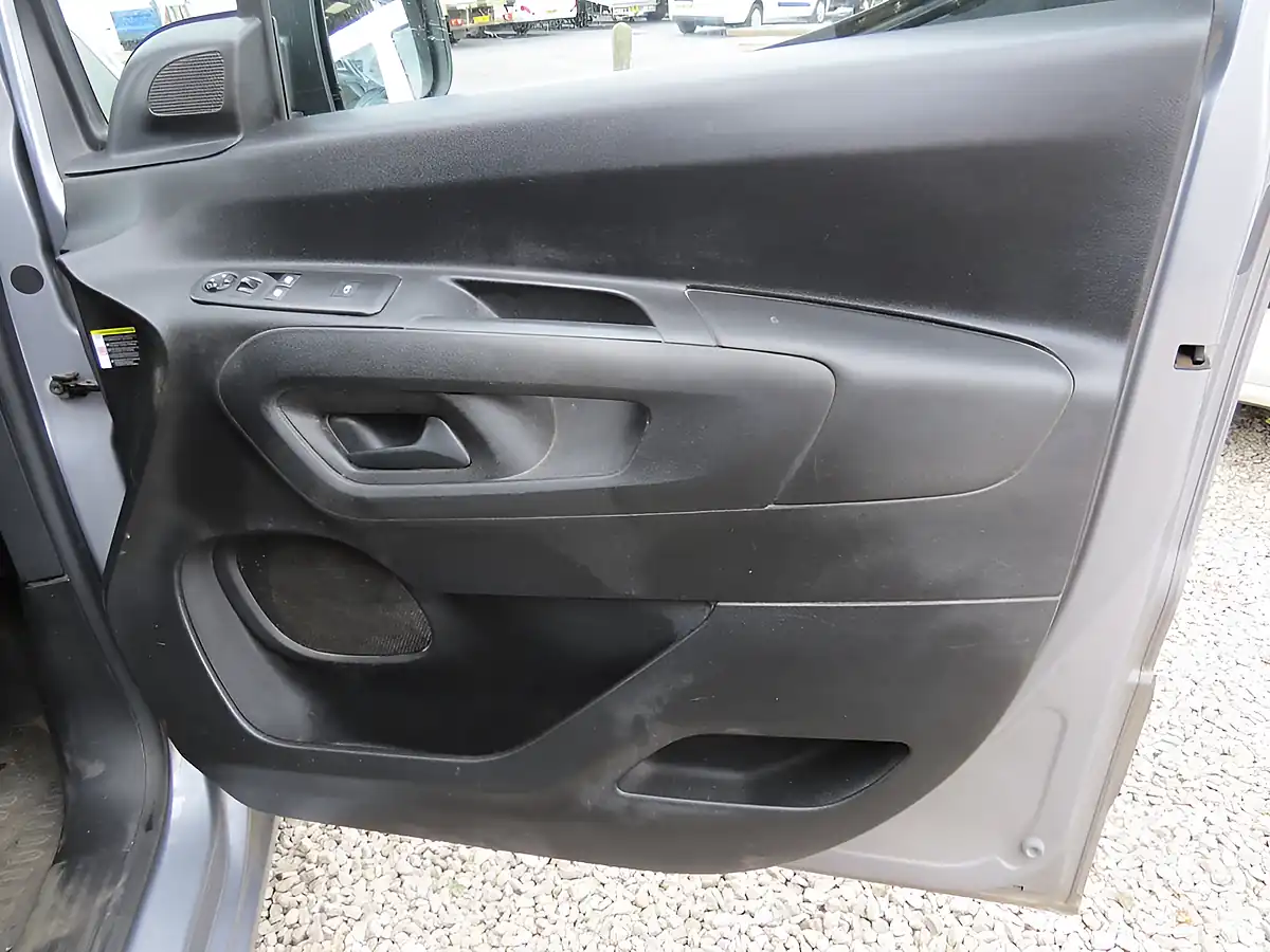 Used 2020 Peugeot Partner 1000 Professional Grey - Interior and Exterior details 15