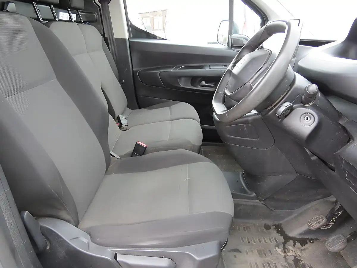 Used 2020 Peugeot Partner 1000 Professional Grey - Interior and Exterior details 3