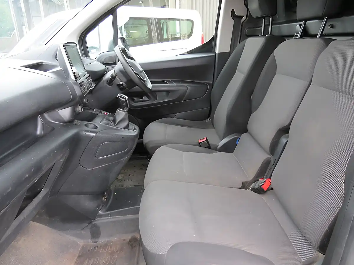 Used 2020 Peugeot Partner 1000 Professional Grey - Interior and Exterior details 8