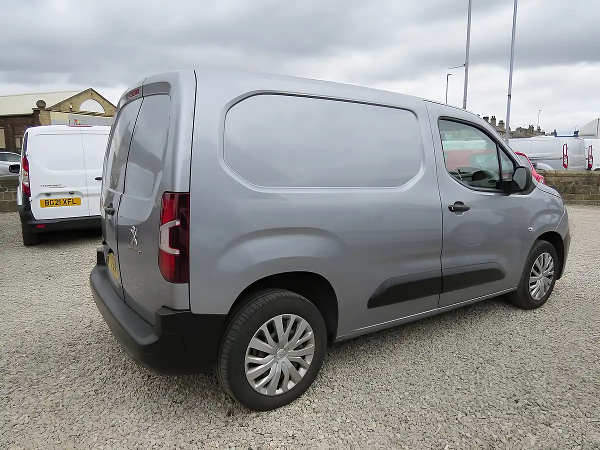 Used 2020 Peugeot Partner 1000 Professional Grey - Interior and Exterior details 9