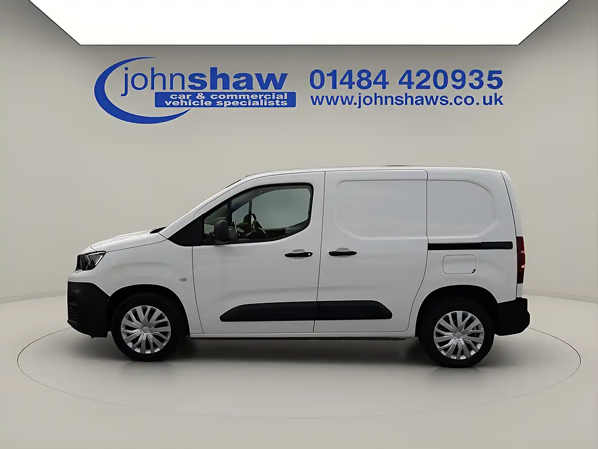 Used 2020 Peugeot Partner 1000 Professional Premium White - Interior and Exterior details 11