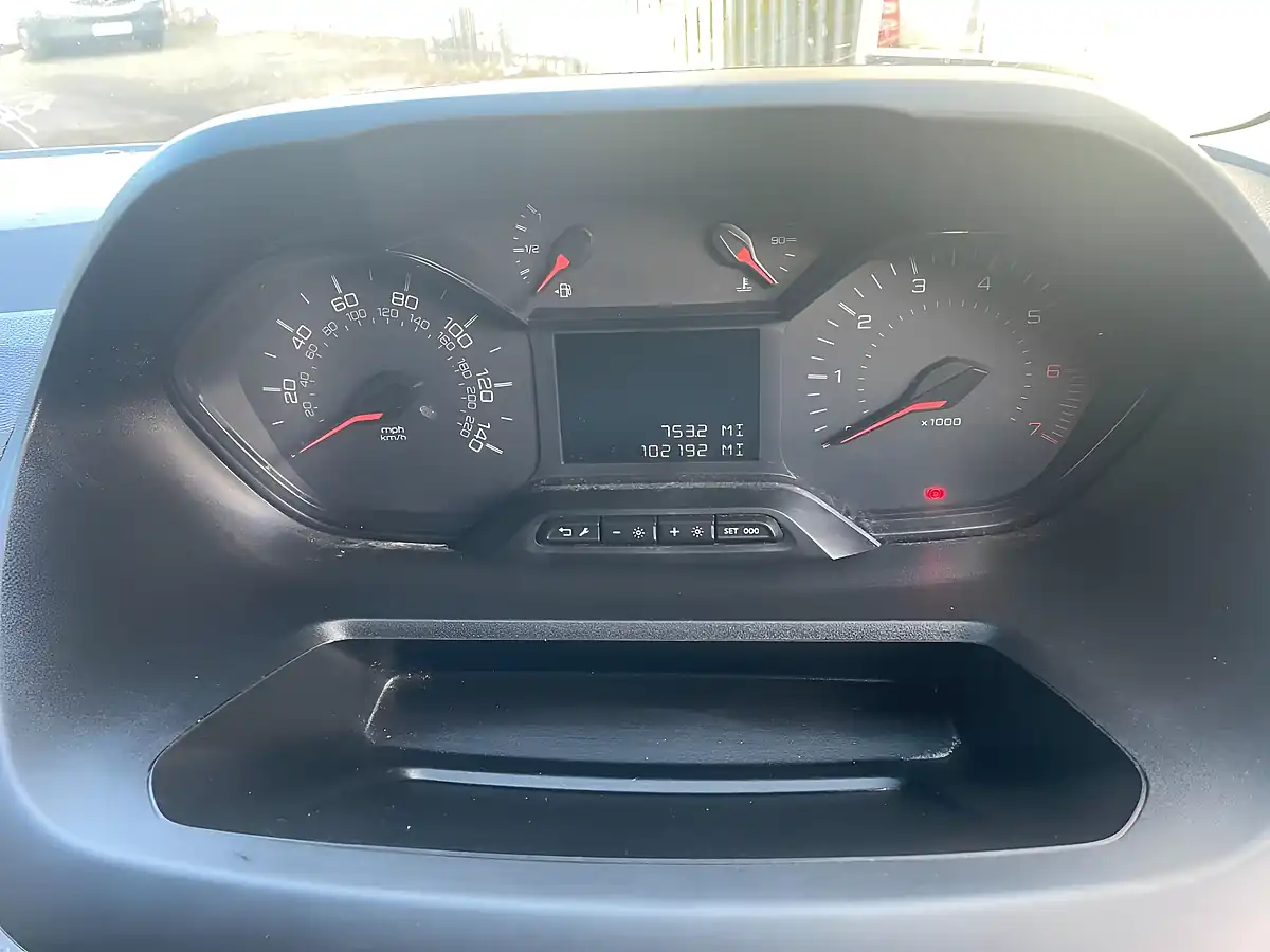 Used 2020 Peugeot Partner 850 Professional Crew Van White - Interior and Exterior details 16