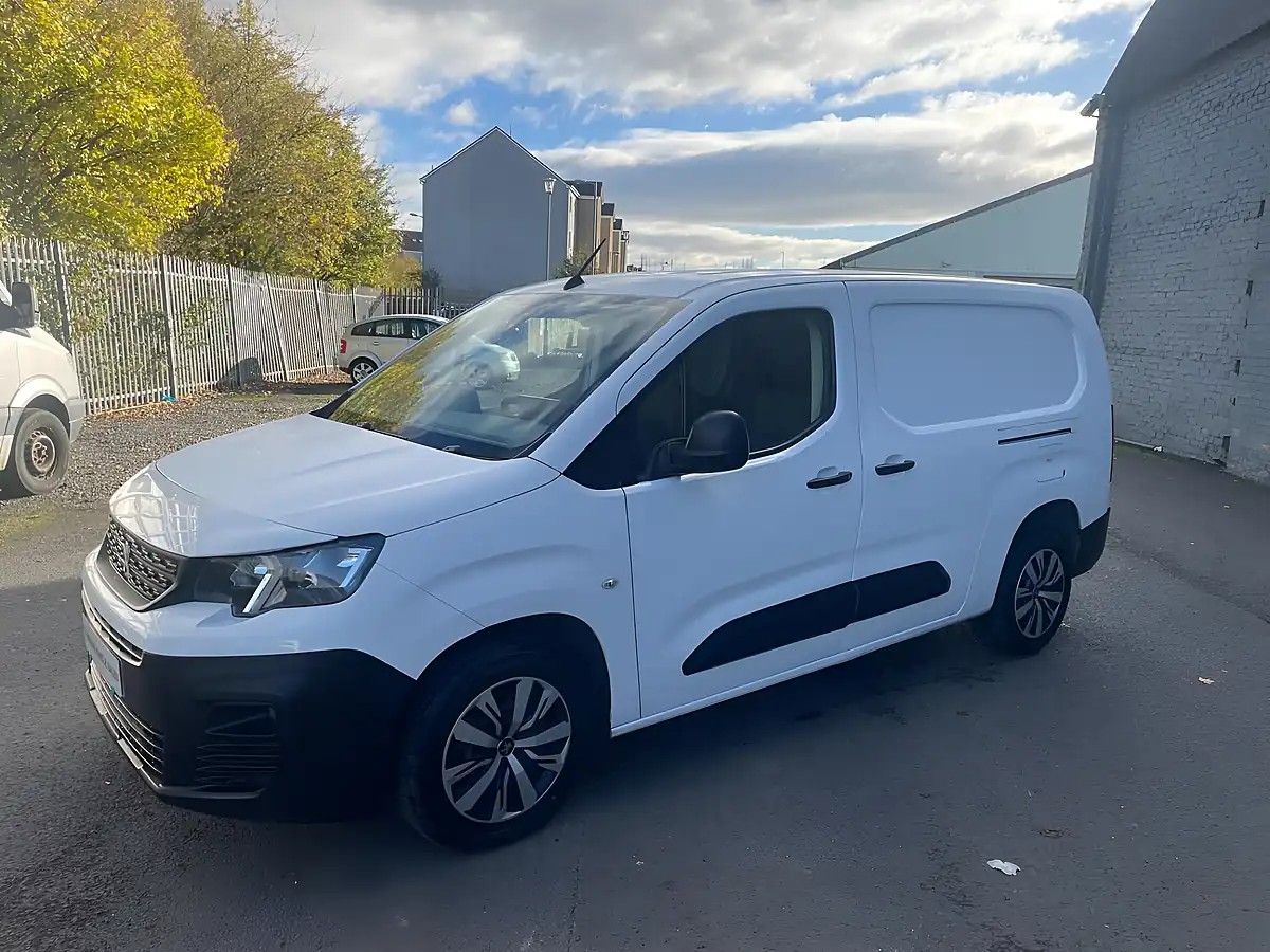 Used 2020 Peugeot Partner 850 Professional Crew Van White - Interior and Exterior details 3